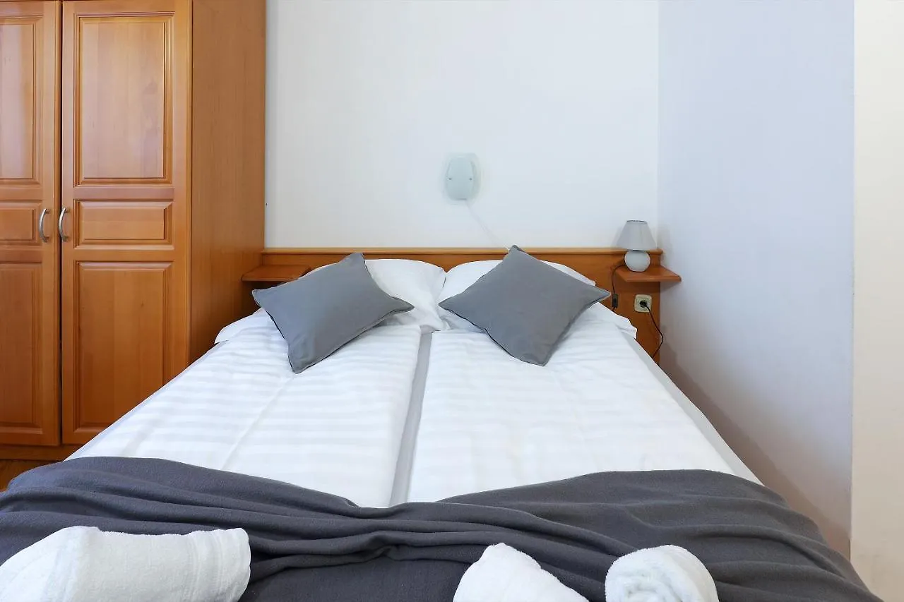 Apartments Villa Bernarda Silo  Croatia