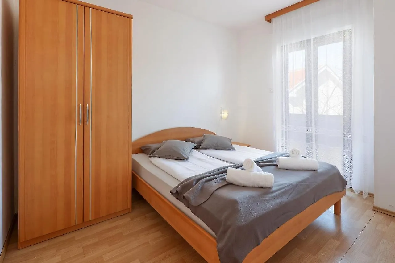 Apartments Villa Bernarda Silo  Croatia