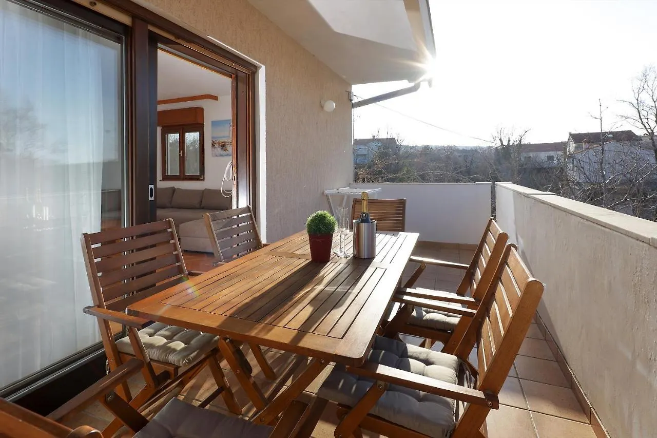 Apartments Villa Bernarda Silo  0*, Silo (Krk)