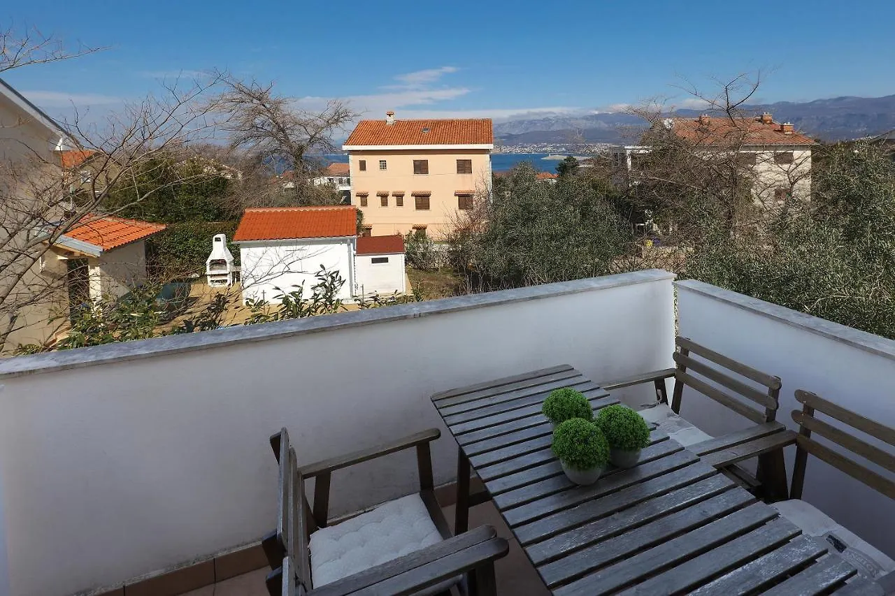 Apartments Villa Bernarda Silo  0*, Silo (Krk) Croatia