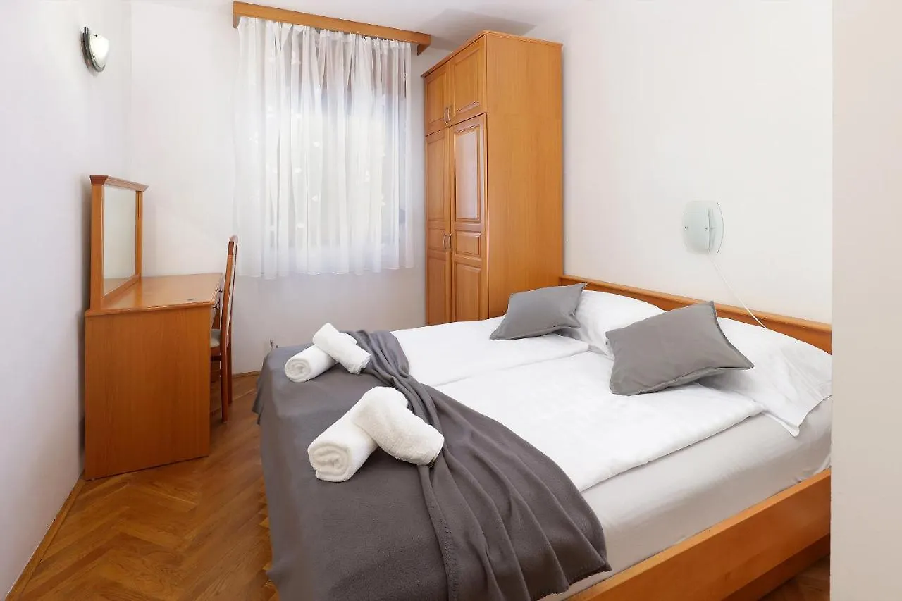 Apartments Villa Bernarda Silo  Silo (Krk)