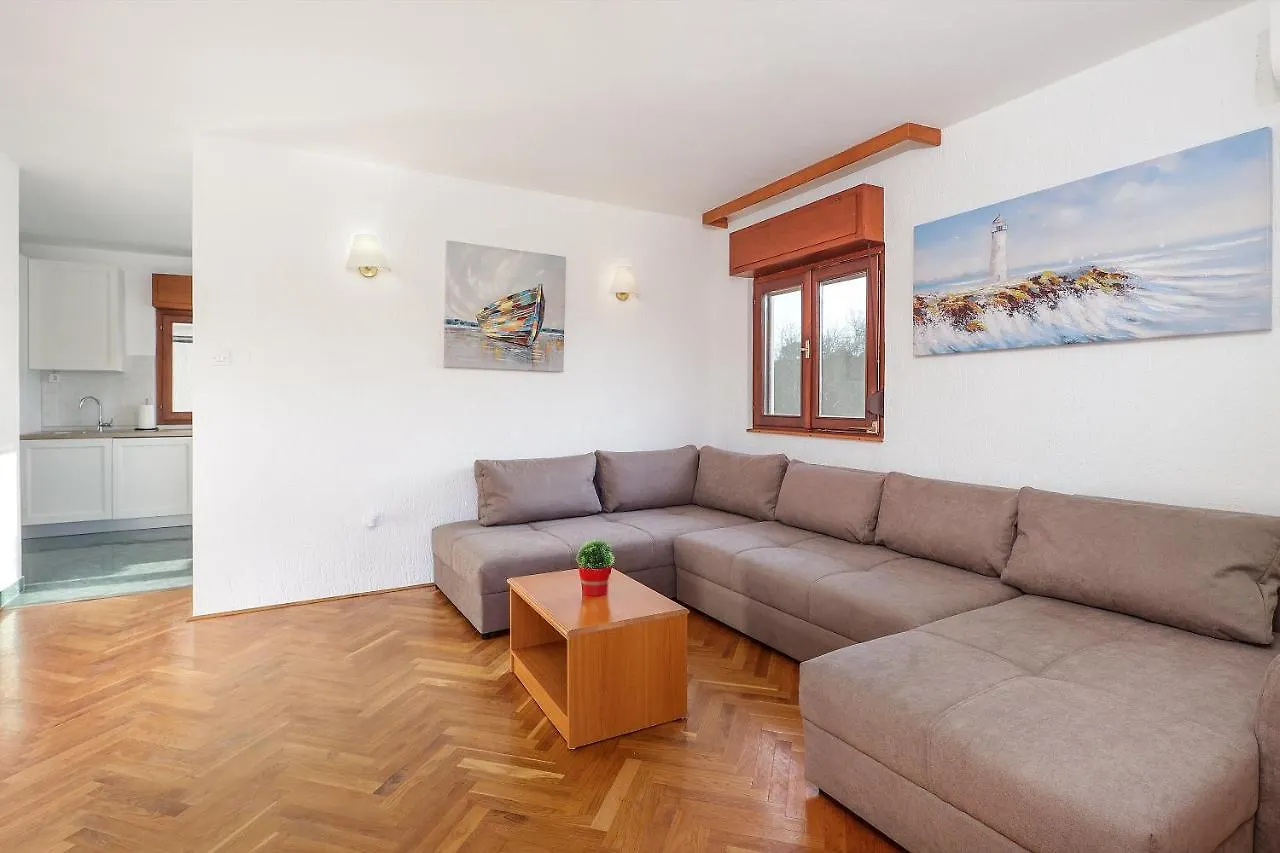 Apartments Villa Bernarda Silo  0*, Silo (Krk)
